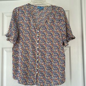 Floral short sleeve blouse.